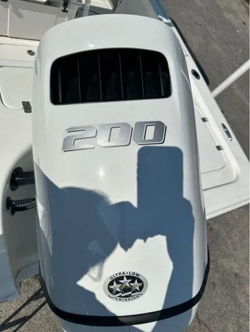 Slide: The Image of Sea Pro 230 DLX W/200 HP 2025 - 11