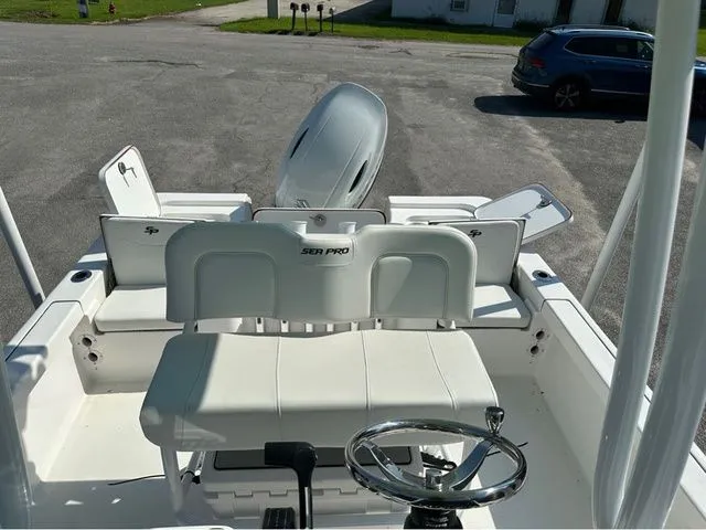 Slide: The Image of Sea Pro 230 DLX W/200 HP 2025 - 23