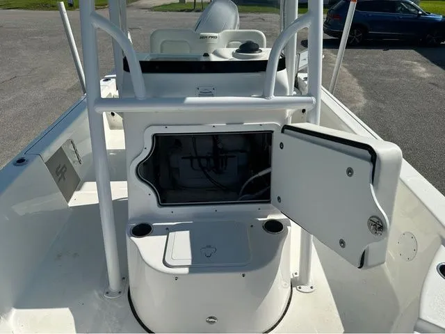 Slide: The Image of Sea Pro 230 DLX W/200 HP 2025 - 24