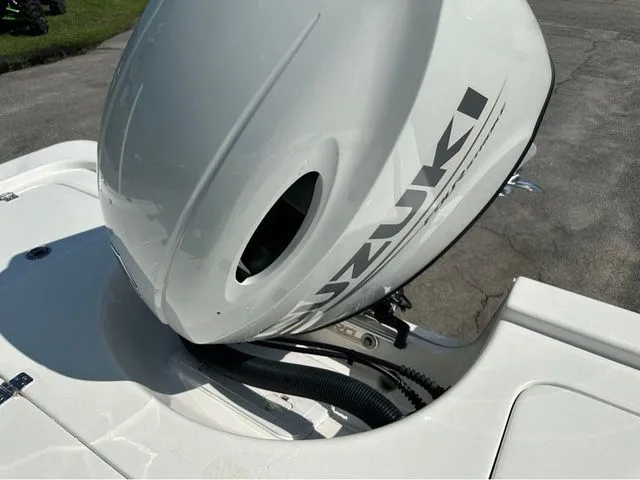 Slide: The Image of Sea Pro 230 DLX W/200 HP 2025 - 28