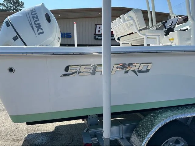 Slide: The Image of Sea Pro 230 DLX W/200 HP 2025 - 3