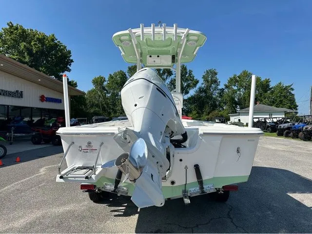 Slide: The Image of Sea Pro 230 DLX W/200 HP 2025 - 33