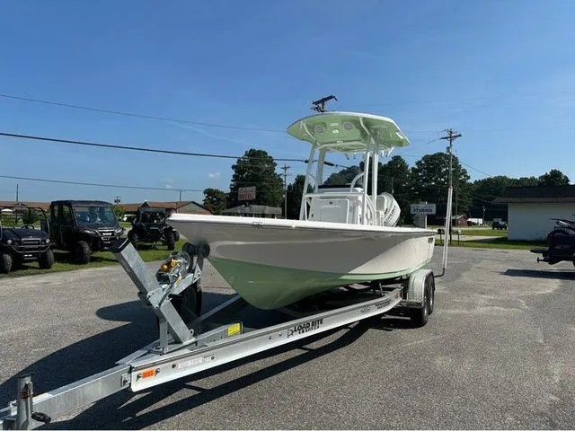 Slide: The Image of Sea Pro 230 DLX W/200 HP 2025 - 36