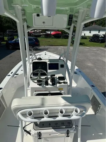 Slide: The Image of Sea Pro 230 DLX W/200 HP 2025 - 41
