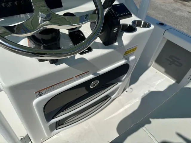 Slide: The Image of Sea Pro 230 DLX W/200 HP 2025 - 44