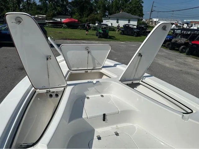 Slide: The Image of Sea Pro 230 DLX W/200 HP 2025 - 47