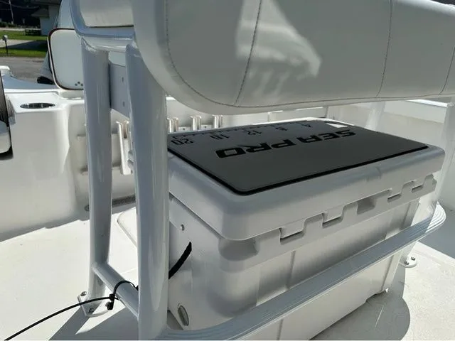 Slide: The Image of Sea Pro 230 DLX W/200 HP 2025 - 54