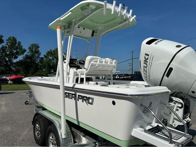 Slide: The Image of Sea Pro 230 DLX W/200 HP 2025 - 6