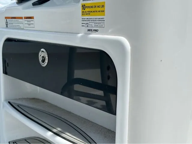 Slide: The Image of Sea Pro 250 DLX W/300HP 2025 - 11