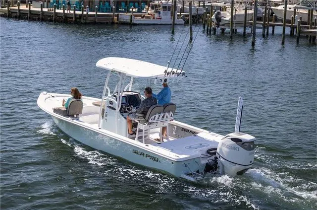 Slide: The Image of Sea Pro 250 DLX W/300HP 2025 - 21