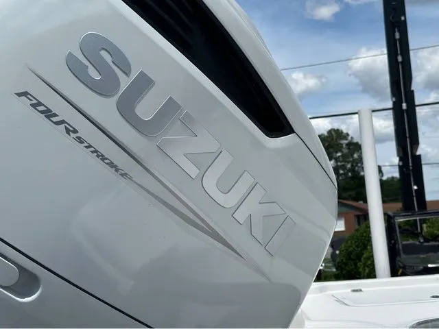 Slide: The Image of Sea Pro 250 DLX W/300HP 2025 - 4