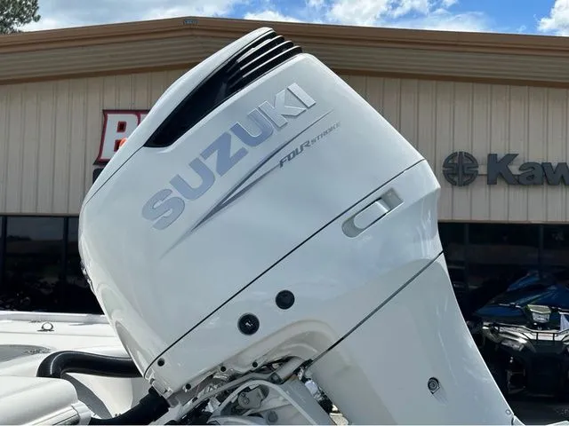 Slide: The Image of Sea Pro 250 DLX W/300HP 2025 - 5