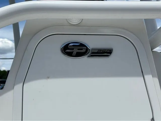 Slide: The Image of Sea Pro 250 DLX W/300HP 2025 - 8