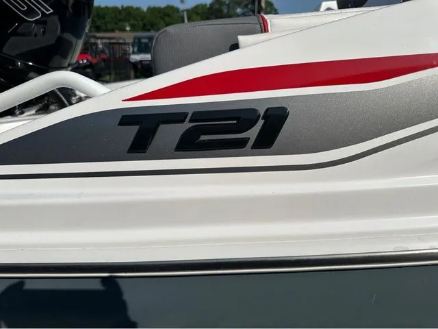Slide: The Image of Tahoe TAHOE 21 W/150 HP 2024 - 10