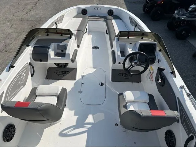 Slide: The Image of Tahoe TAHOE 21 W/150 HP 2024 - 13