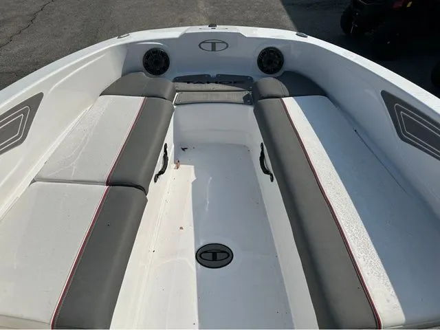 Slide: The Image of Tahoe TAHOE 21 W/150 HP 2024 - 16