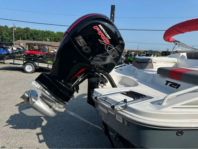 Slide: The Image of Tahoe TAHOE 21 W/150 HP 2024 - 4