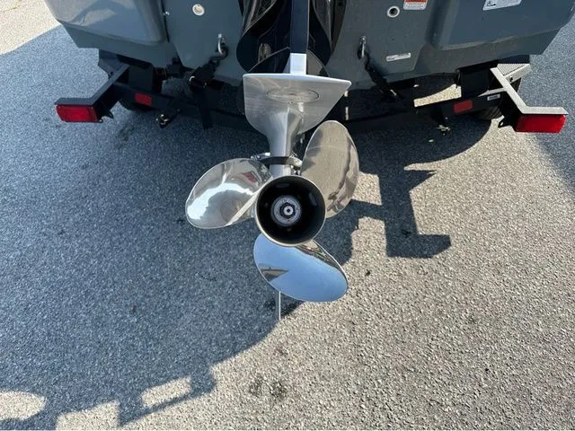 Slide: The Image of Tahoe TAHOE 21 W/150 HP 2024 - 6