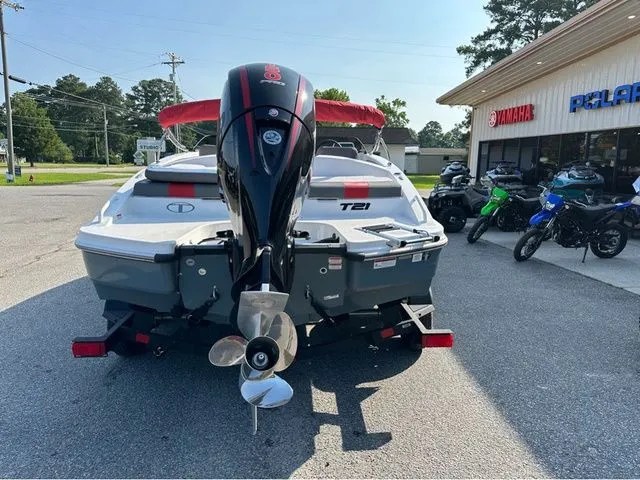 Slide: The Image of Tahoe TAHOE 21 W/150 HP 2024 - 8