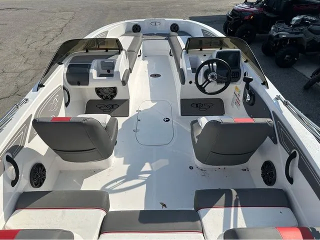 Slide: The Image of Tahoe TAHOE 21 W/150 HP 2024 - 9