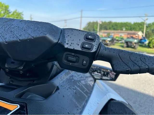 Slide: The Image of Sea-Doo GTX LIMITED 325 WITH SOUND SYSTEM 2025 - 14