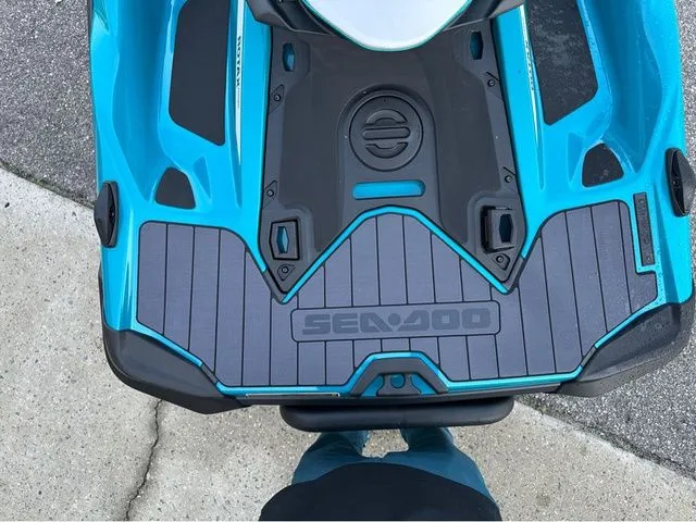Slide: The Image of Sea-Doo GTX LIMITED 325 WITH SOUND SYSTEM 2025 - 9