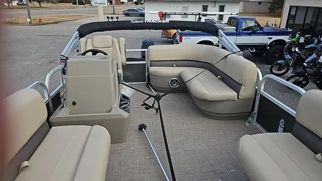 Slide: The Image of Sun Tracker PARTY BARGE 16 DLX W/50HP 2025 - 10