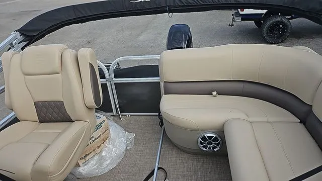 Slide: The Image of Sun Tracker PARTY BARGE 16 DLX W/50HP 2025 - 11