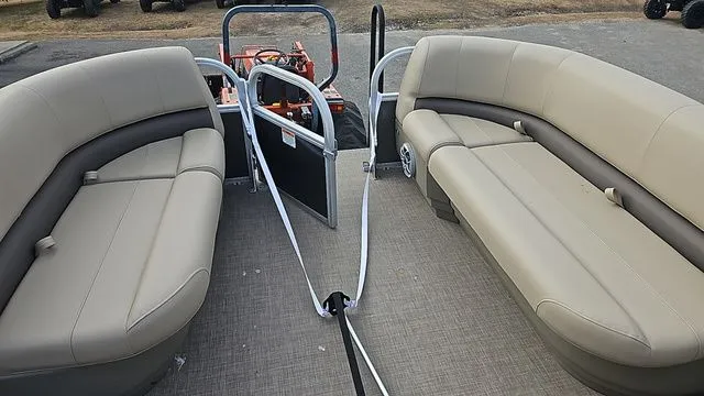 Slide: The Image of Sun Tracker PARTY BARGE 16 DLX W/50HP 2025 - 12