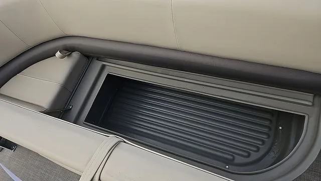 Slide: The Image of Sun Tracker PARTY BARGE 16 DLX W/50HP 2025 - 13