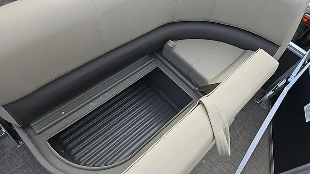 Slide: The Image of Sun Tracker PARTY BARGE 16 DLX W/50HP 2025 - 14