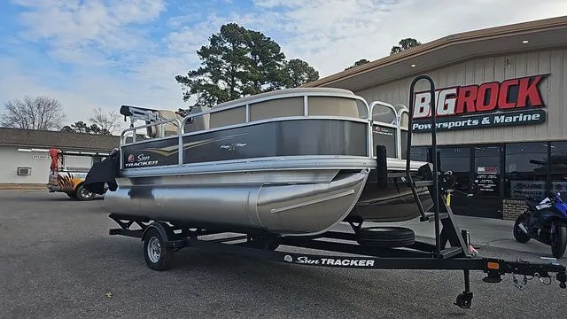 Slide: The Image of Sun Tracker PARTY BARGE 16 DLX W/50HP 2025 - 8