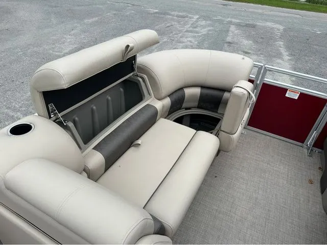 Slide: The Image of Sun Tracker PARTY BARGE 20 DLX W/90HP 2024 - 15