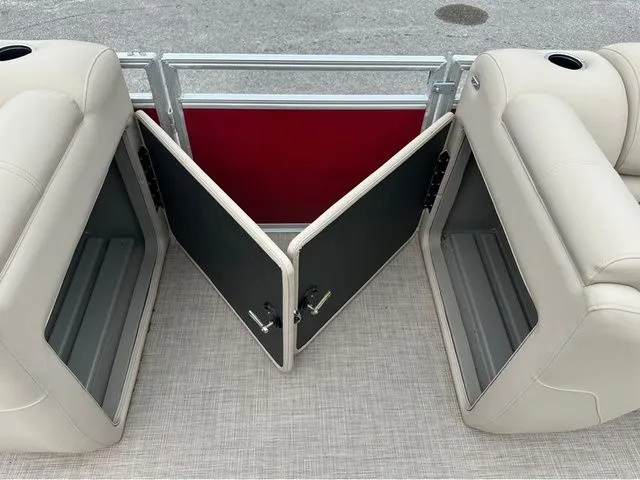 Slide: The Image of Sun Tracker PARTY BARGE 20 DLX W/90HP 2024 - 18