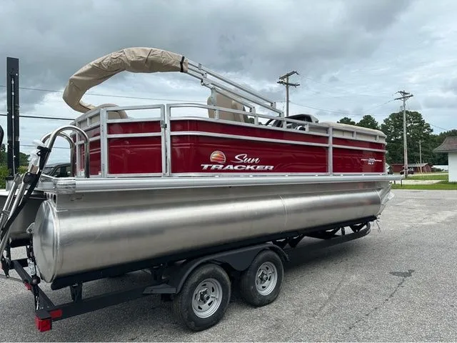 Slide: The Image of Sun Tracker PARTY BARGE 20 DLX W/90HP 2024 - 7