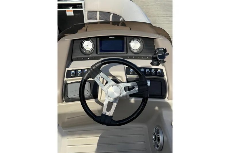 Slide: The Image of 2019 Bennington G 22 GSRFB boat dashboard with steering wheel and controls. - 10