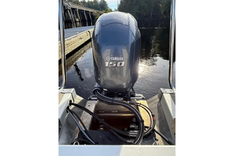 Slide: The Image of 2019 Bennington G 22 GSRFB with Yamaha 150 outboard motor at dock. - 19