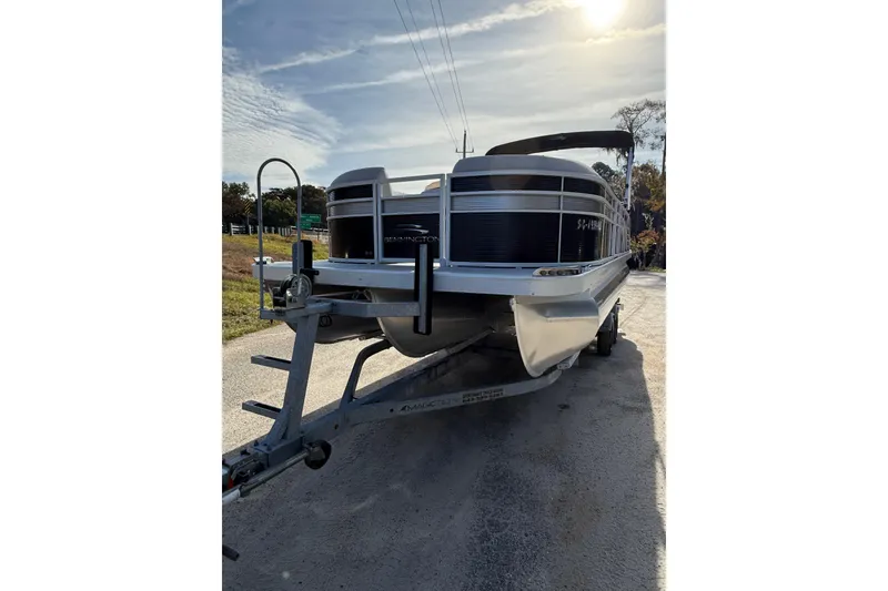 Slide: The Image of 2019 Bennington G 22 GSRFB pontoon boat on trailer under sunny sky. - 21