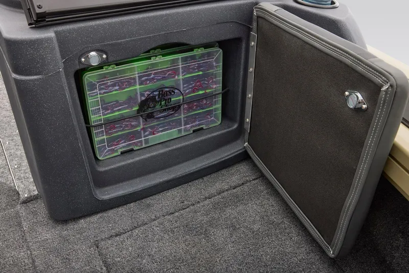 Slide: The Image of Tracker Targa V-18 Combo 2026 - 24