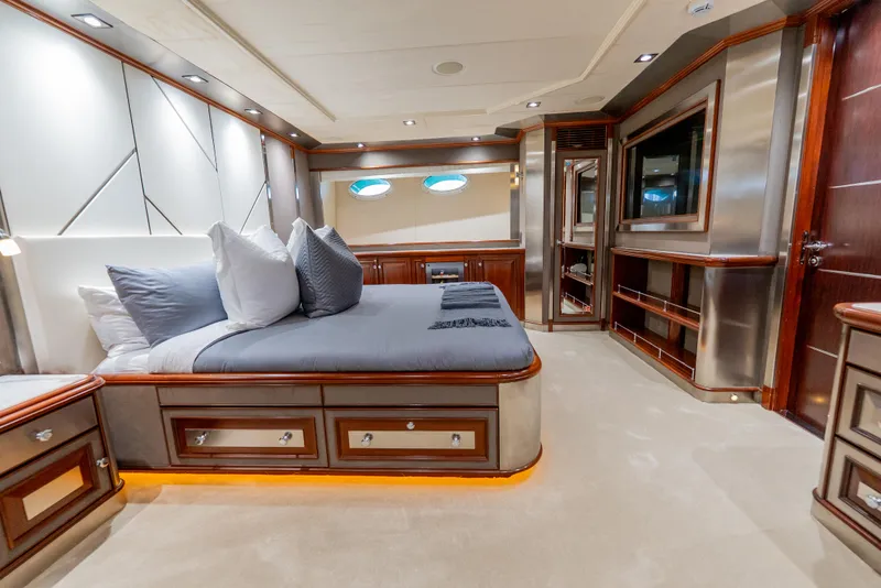 Slide: The Image of Owners Cabin - 9