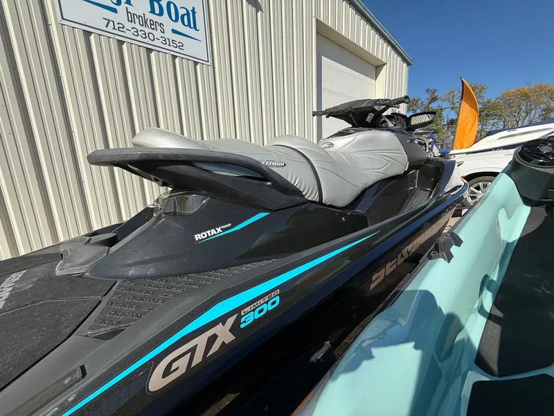 Slide: The Image of Sea-Doo GTX Limited 300 2016 - 10