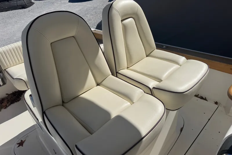 Slide: The Image of Luxurious seating on 2011 Hunt Yachts Surfhunter 25 CC, featuring cream leather upholstery. - 7