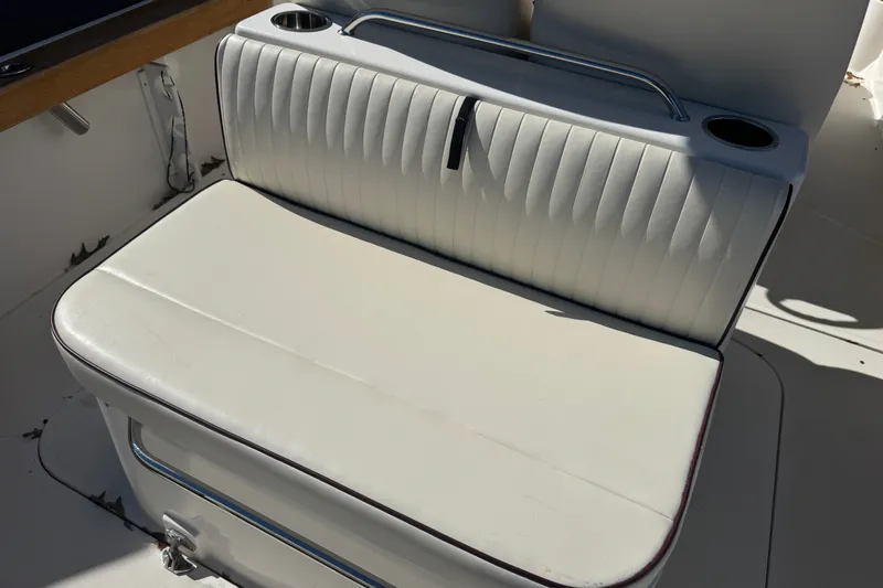 Slide: The Image of White cushioned seat on 2011 Hunt Yachts Surfhunter 25 CC boat, featuring cup holders. - 9