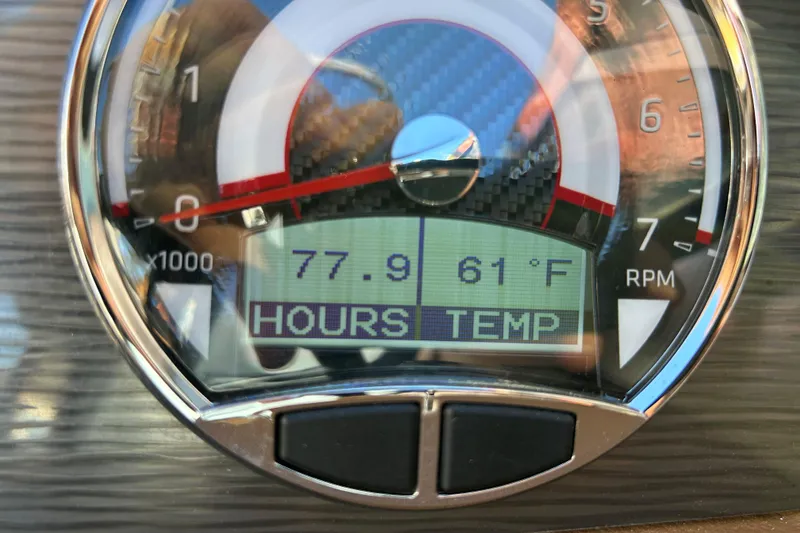 Slide: The Image of Tachometer of 2022 Four Winns H260 RS showing 77.9 hours and 61°F temperature. - 10