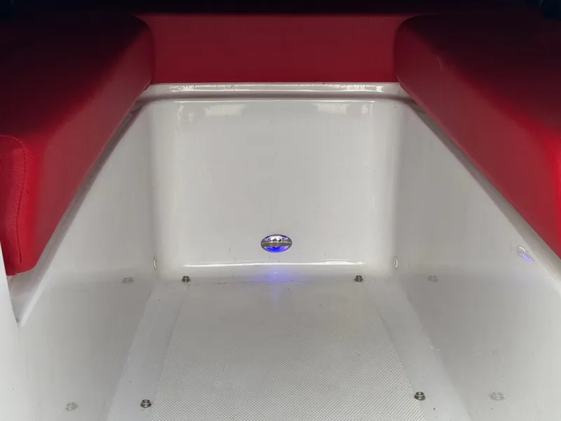 Slide: The Image of Four Winns H4 2023 - 22