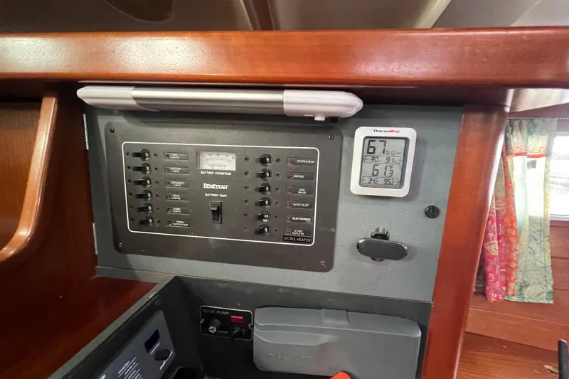 Slide: The Image of Control panel of a 1994 Beneteau Oceanis 351 sailboat with temperature display. - 16