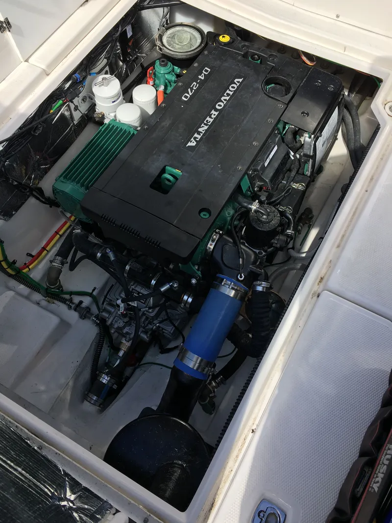 Slide: The Image of Cutwater C-28 2021 - 14