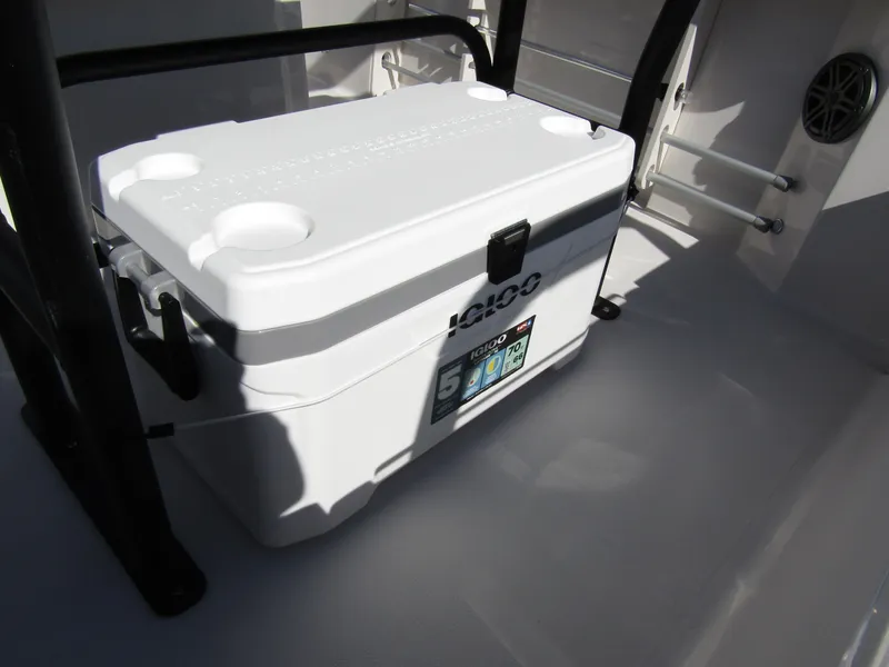 Slide: The Image of White cooler on the deck of a 2024 Starcraft SVX 191 OB CC boat. - 38