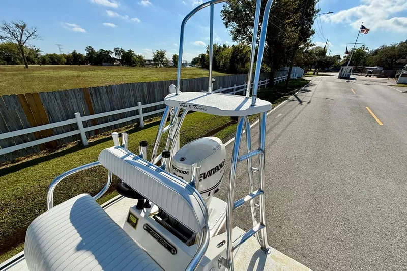 Slide: The Image of 2010 Shallow Sport 15 Classic boat with Evinrude engine on a sunny road. - 7