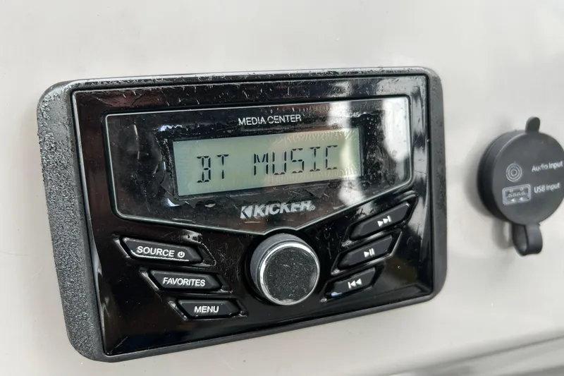 Slide: The Image of Kicker media center displaying "BT Music" on a 2023 Bennington 22 SSR boat. - 18